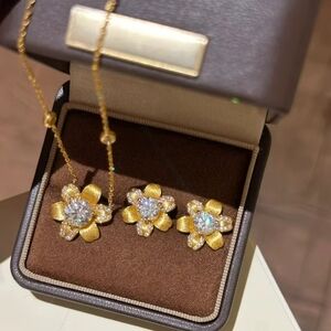 Gold Flower Jewelry Set